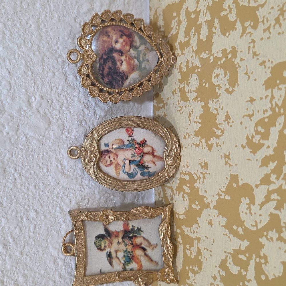 Miniature Dollhouse Gold Angel Picture Frame Charms 70s - Picture 2 of 9